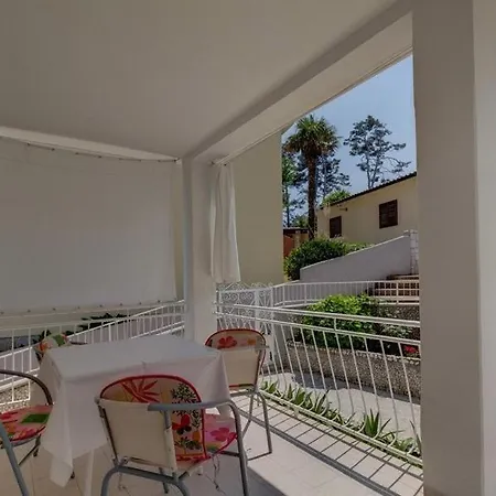 Marinko - Near Cikat Bay & Town Center With Private Parking 公寓 木洛希尼